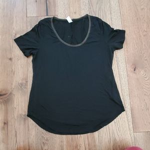 Black scoop neck tshirt